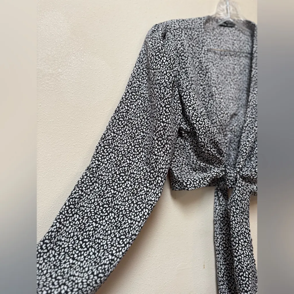 Shein Black White Animal Print Tie Front Crop Blouse Small - Image 11