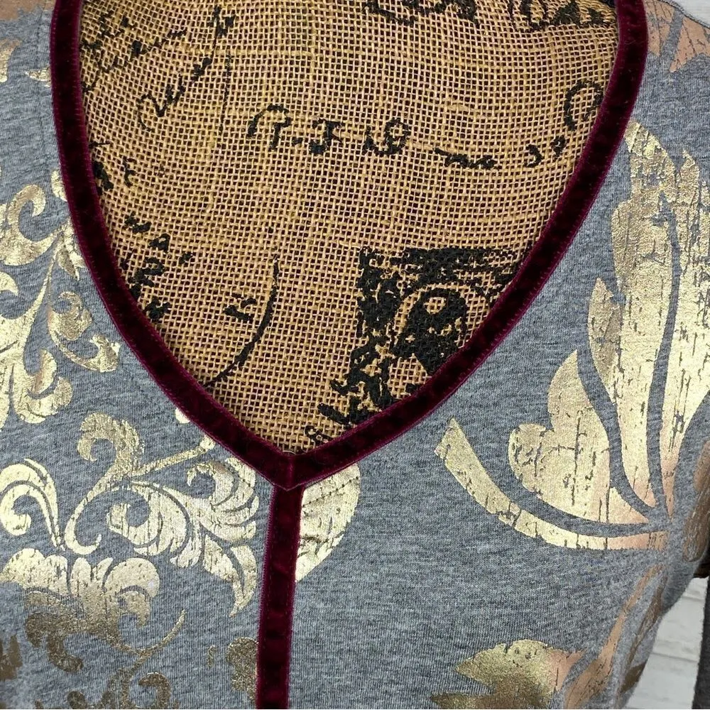 Zenergy‎ by Chico’s Foil Damask Print Velvet Trim Shirt Gray Gold Small - Image 5