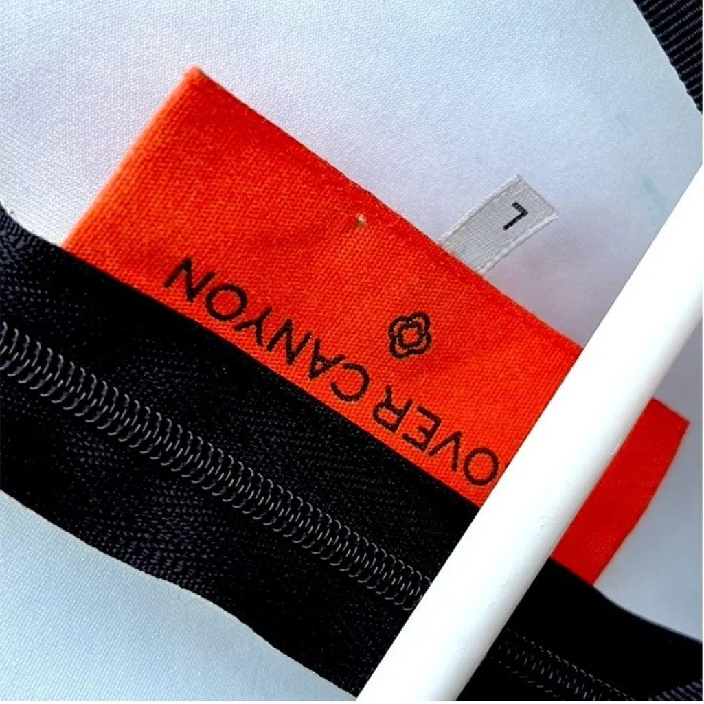 EUC Clover Canyon Huntington Gardens
Scuba Sheath Dress Size Large - Image 5