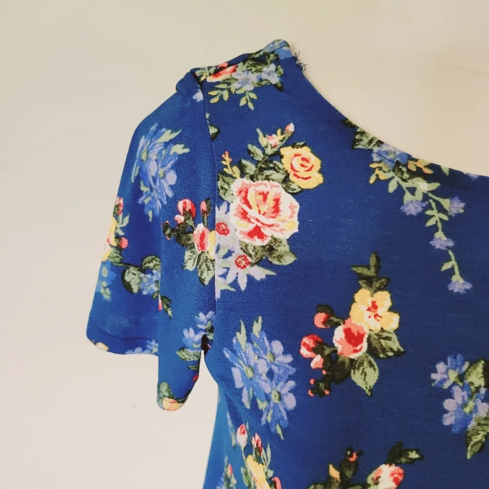 Rewind blue floral crop top size xs - Image 2