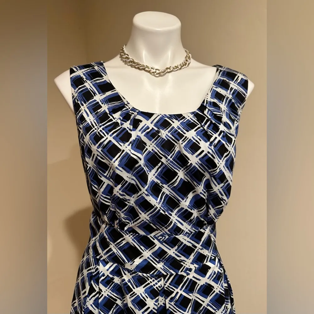 East 5TH Street Black White Blue 3D Squares Dress SZ 16 pleated top and bottom - Image 2