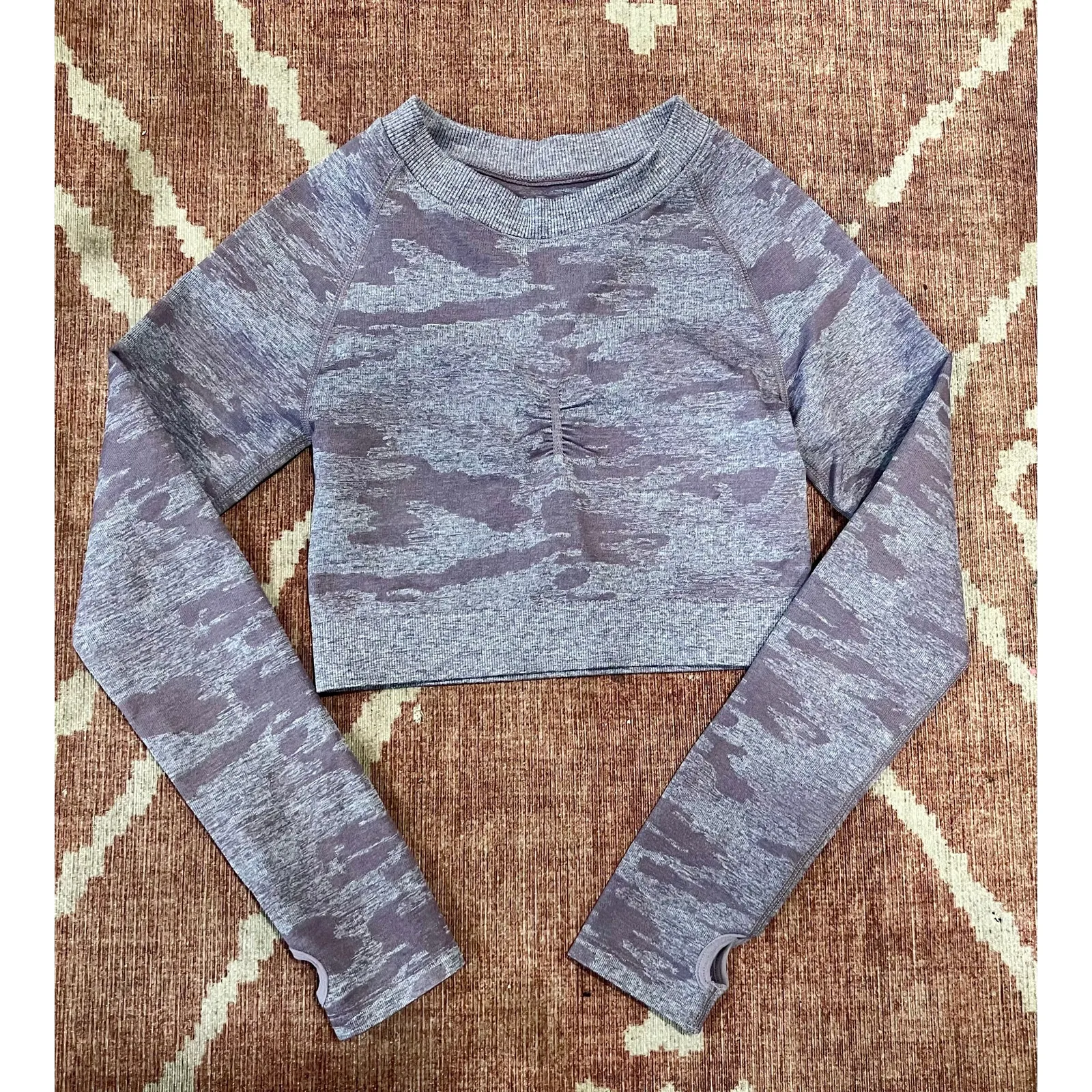 Women’s  Seamless Activwear Camo Crop Long sleeve Workout Top Size small Purple - Image 7