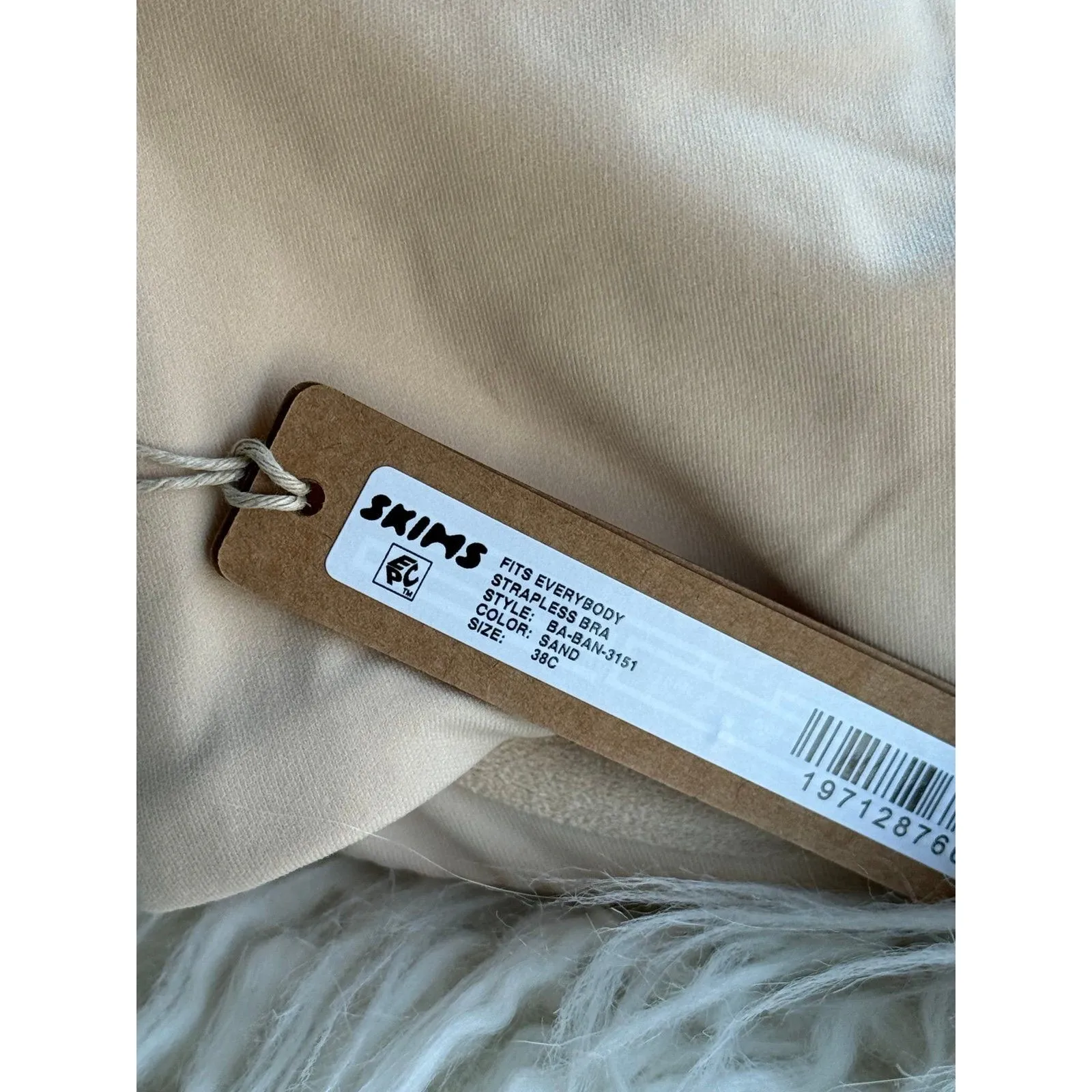 Skims Fits Everybody Strapless Bra Sand Size 38C - Image 7