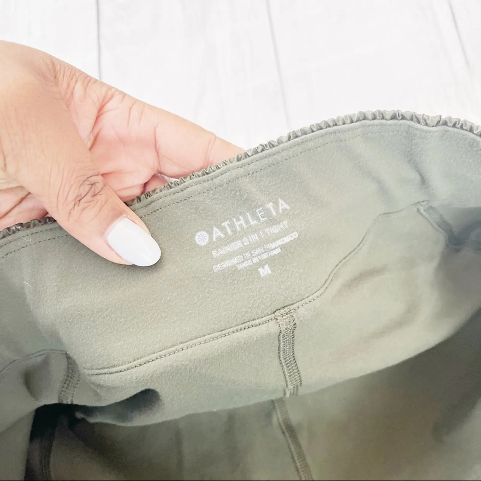 Athleta Women's Green Rainier Inset shorts Leggings in 1‎ Tight NEW - Image 4