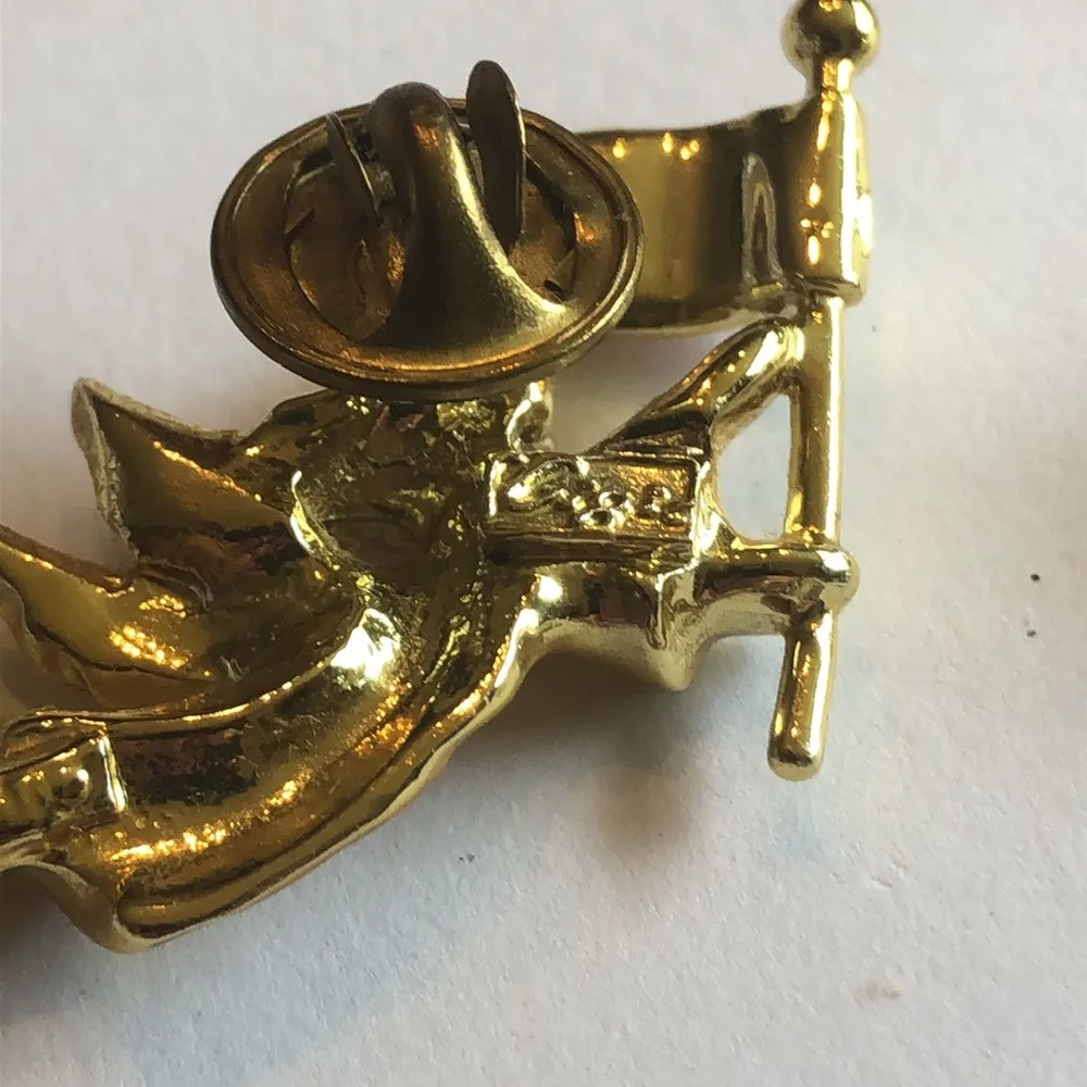 Lot of 7 Red White Blue Stripes & Stars American Flag Pins Brooches - Image 10