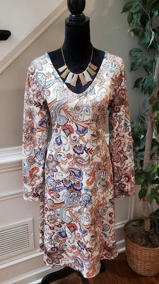 Women's Boho Paisley Print Size L Long Sleeve V Neck Ruffle Shift Mini Dress Size L - Image 1
