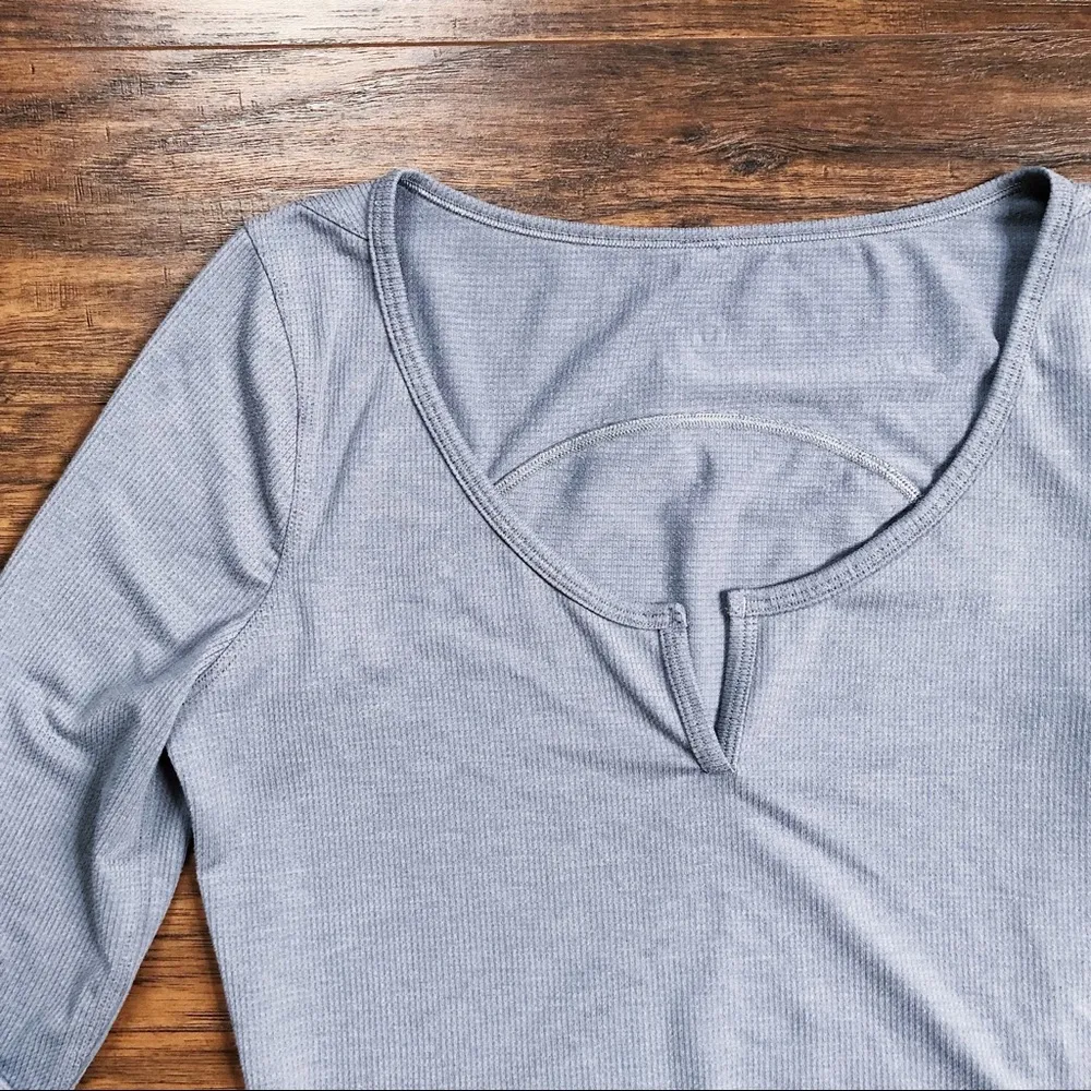 Lululemon • cropped henley long sleeve tee grey heathered asphalt knit athletic - Image 4