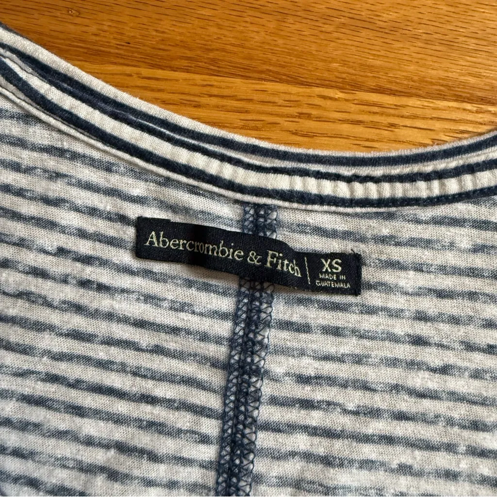 Abercrombie & Fitch Striped White & Navy Blue Knot-Front Cropped Top Cotton XS - Image 2