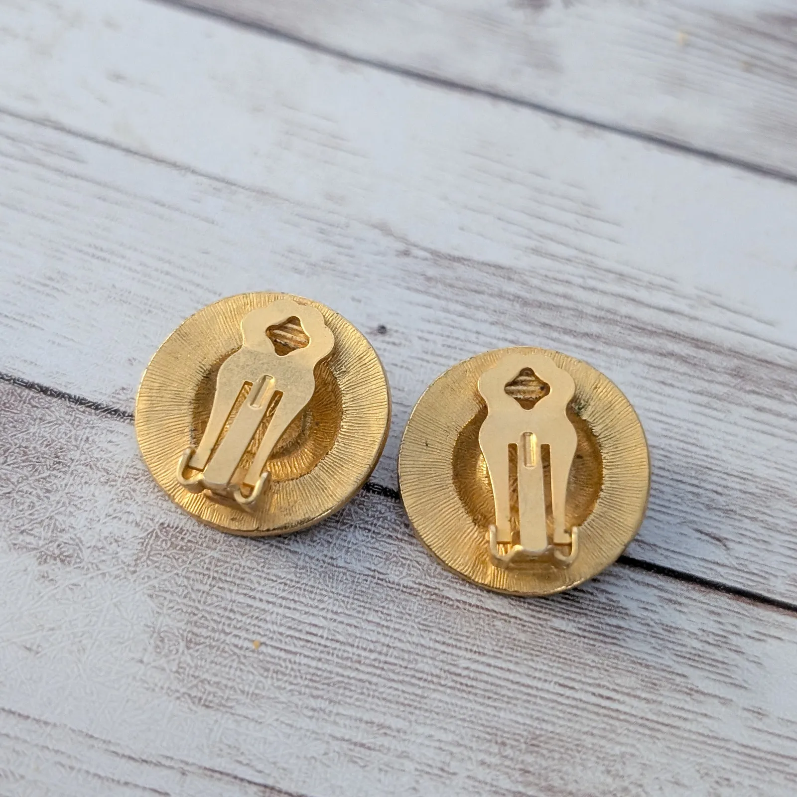 Vintage Clip On Earrings Fancy Gold Tone & Faux Pearl Circle - Image 7