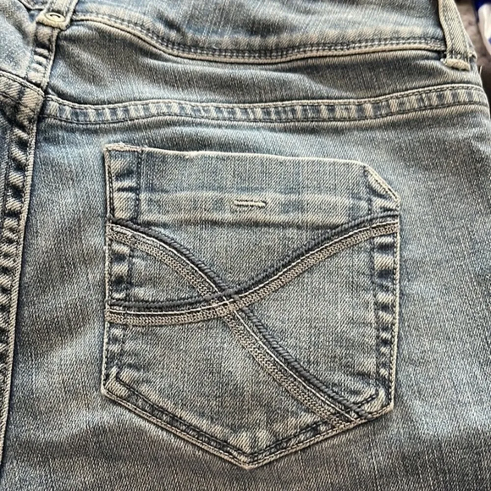 Tommy Bahama Island Crop Aged Vintage Wash Med Rise Size 4 GUC #0476 - Image 3