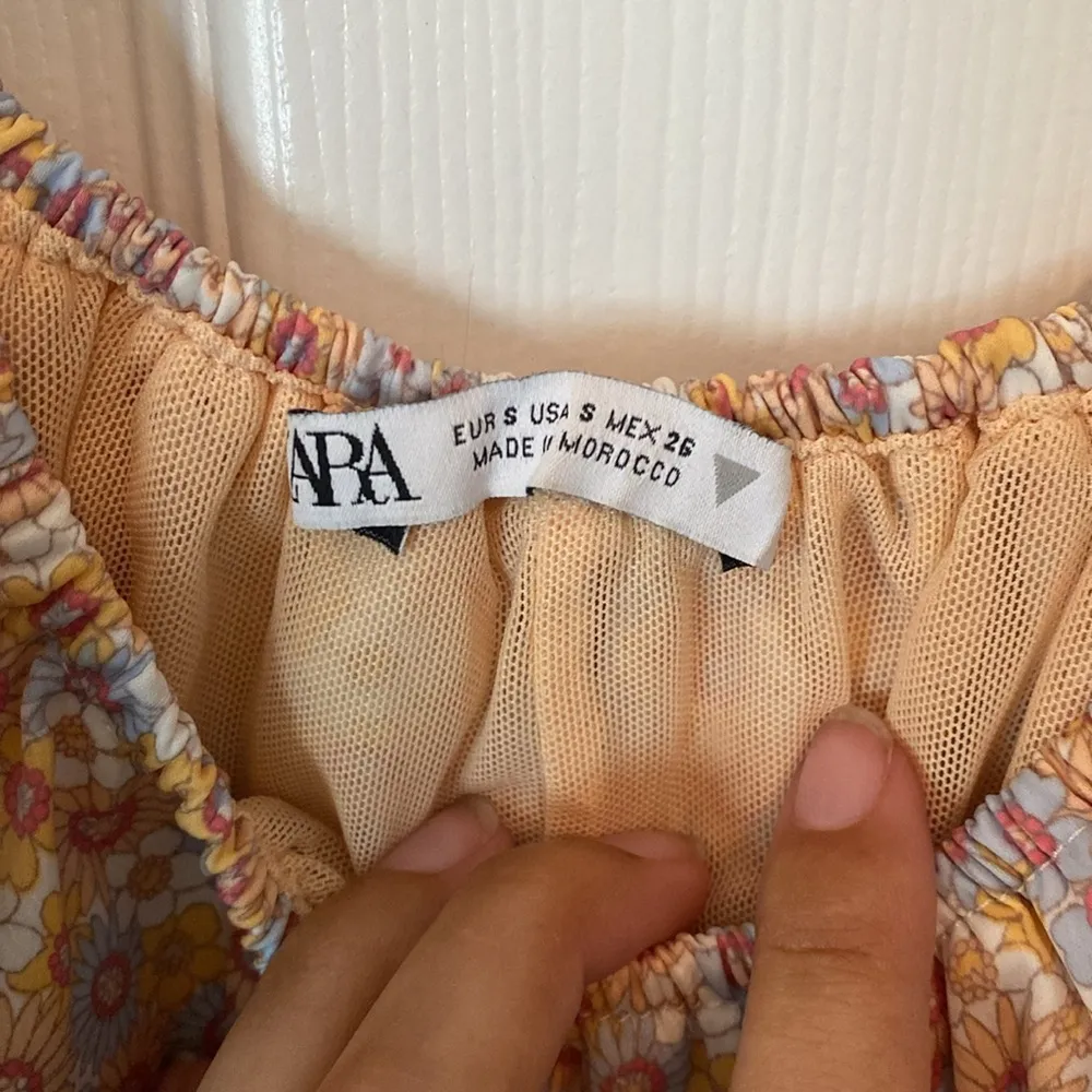 Zara Floral Crop Top Bubble Sleeves - Image 2