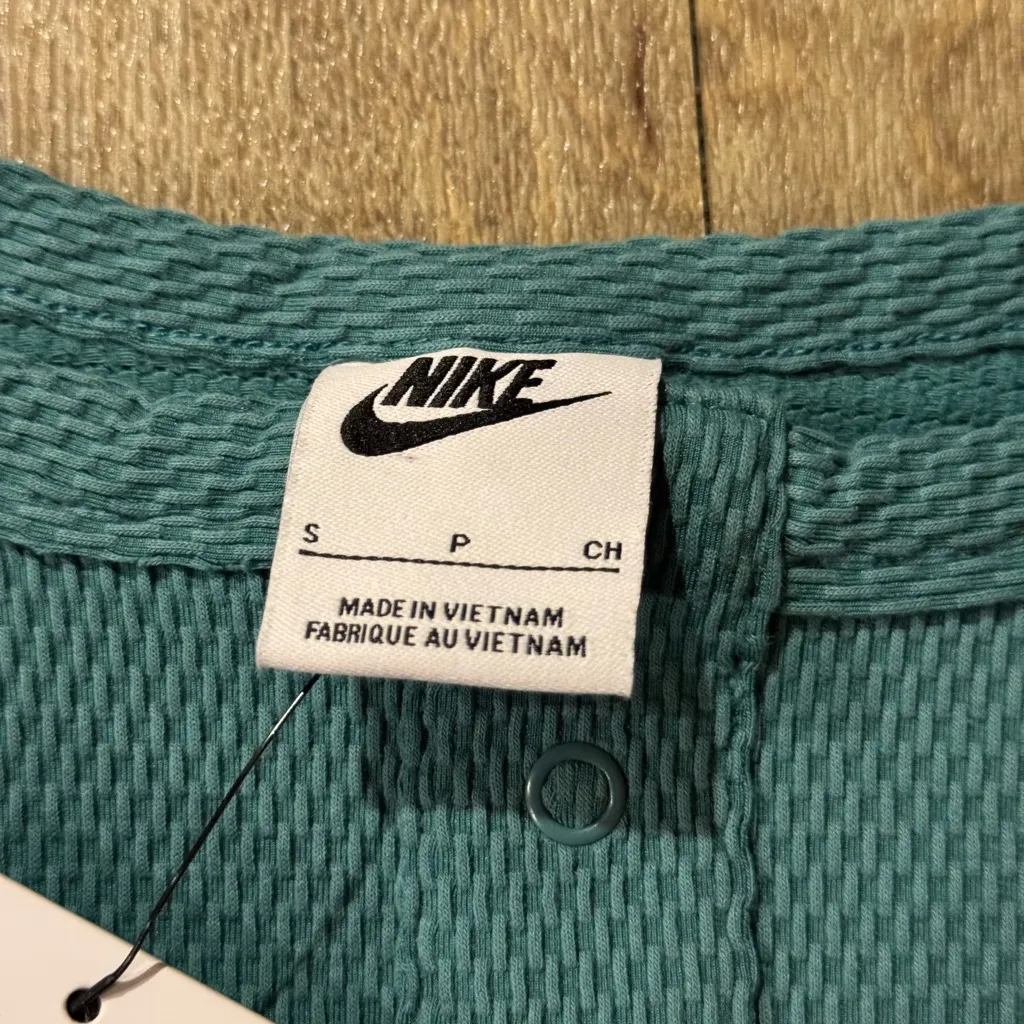 NWT Nike Long Sleeve Cropped Top Teal Size Small - Image 4