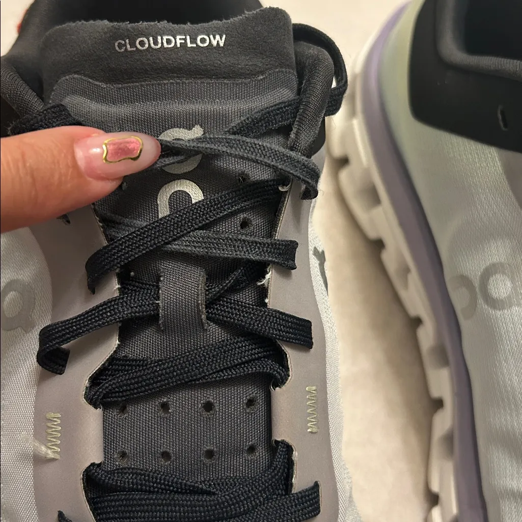 On Running Cloudtec Sneakers in Black, Gray, and Purple - Image 7