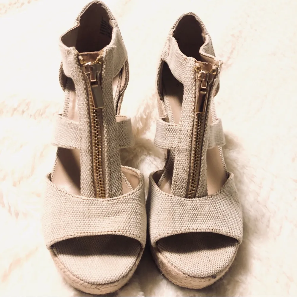 A New Day Beautiful wedges! Size 6 Tan - Image 3