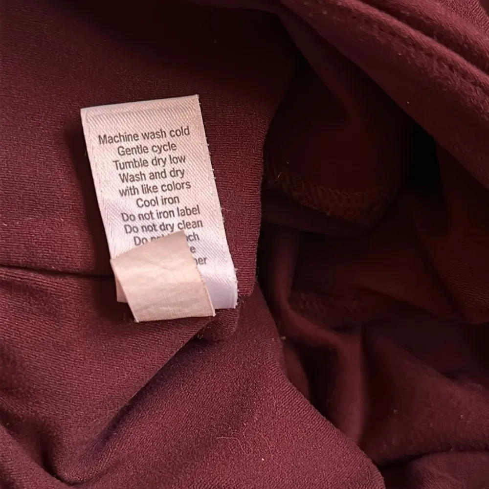 Athleta Salutation Powervita Crop Capri Leggings Medium Raisin Purple Brown - Image 11