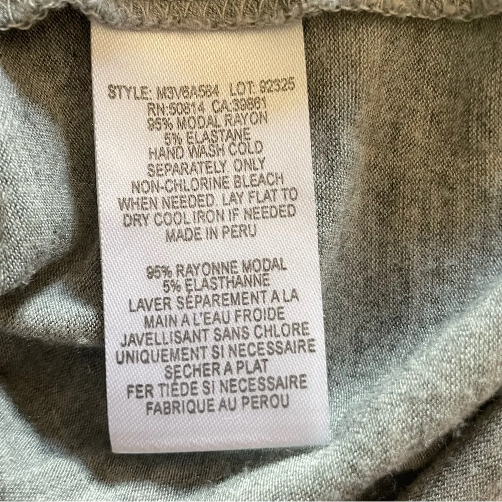 Grey Tahari V-Neck Tee T-Shirt Size Small - Image 6