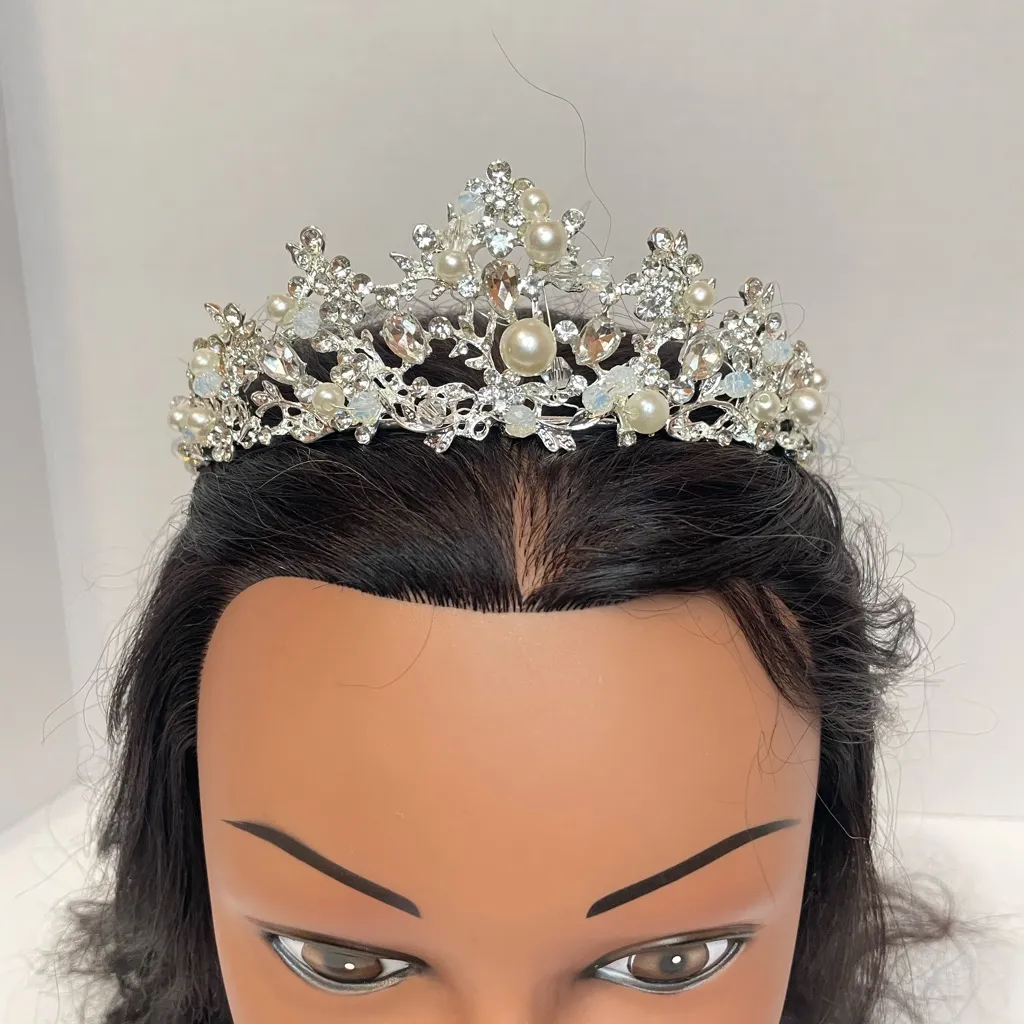 Dazzling Silver and Pearl Floral Tiara - Image 4