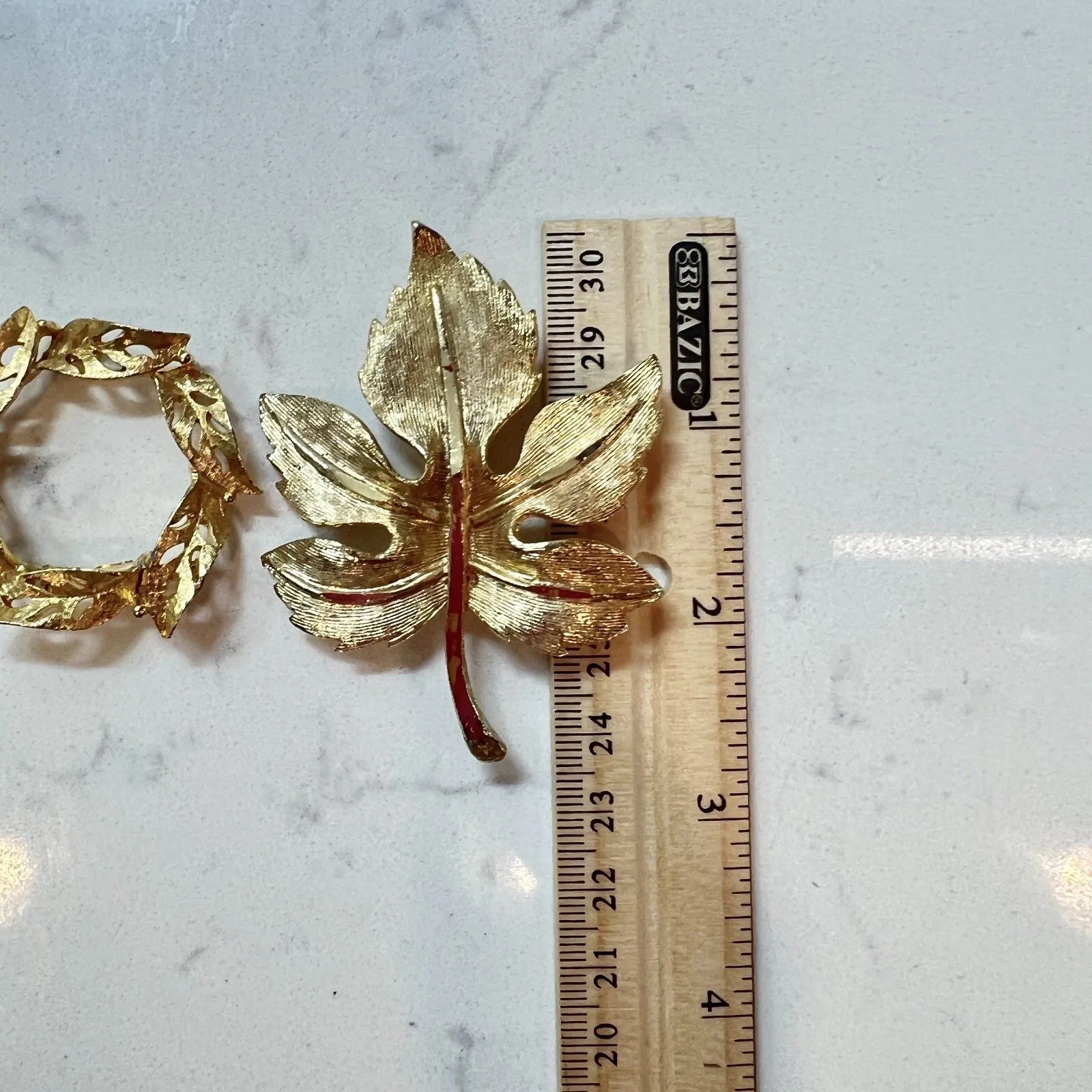 vtg Brooch Pins Lot Of 4 Gold Tone circle, leaf, round, bow - Image 11