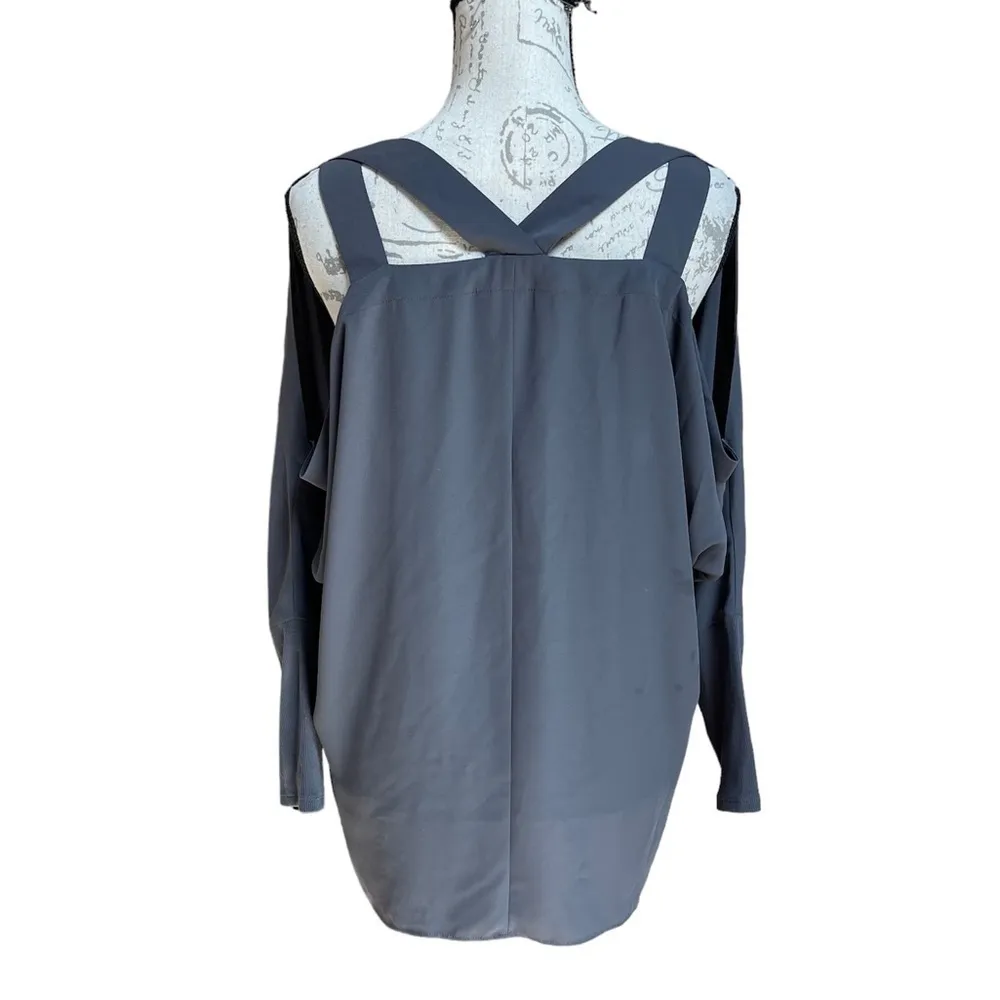 Juicy COUTURE Gray NWT V-Neck Top with Cut outs and Rhinestones Sz L - Image 3