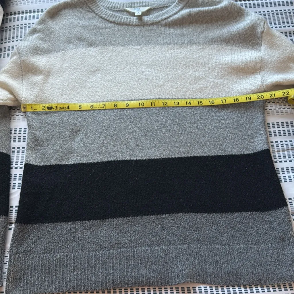 EUC Time and Tru Grey Striped Crewneck Sweater, Size Small Gray - Image 5