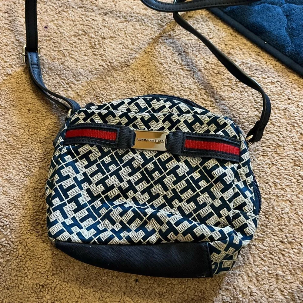 Tommy Hilfiger purse - Image 3