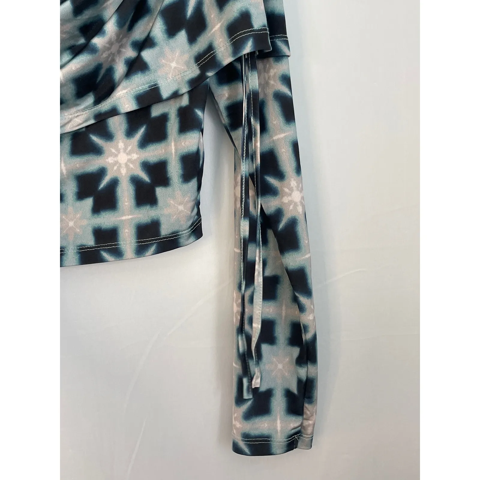 Urban Outfitters Top Large Off Shoulder Teal Geometric‎ Long Sleeve Crop Top B11 - Image 3