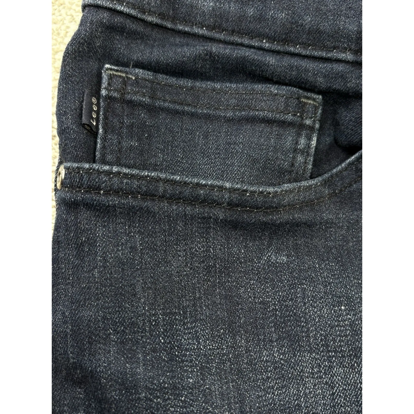 Lee Women's 20WL Dark Wash Stretch Jeans Mid-rise Straight Leg 5 Pocket 46x32‎ - Image 4