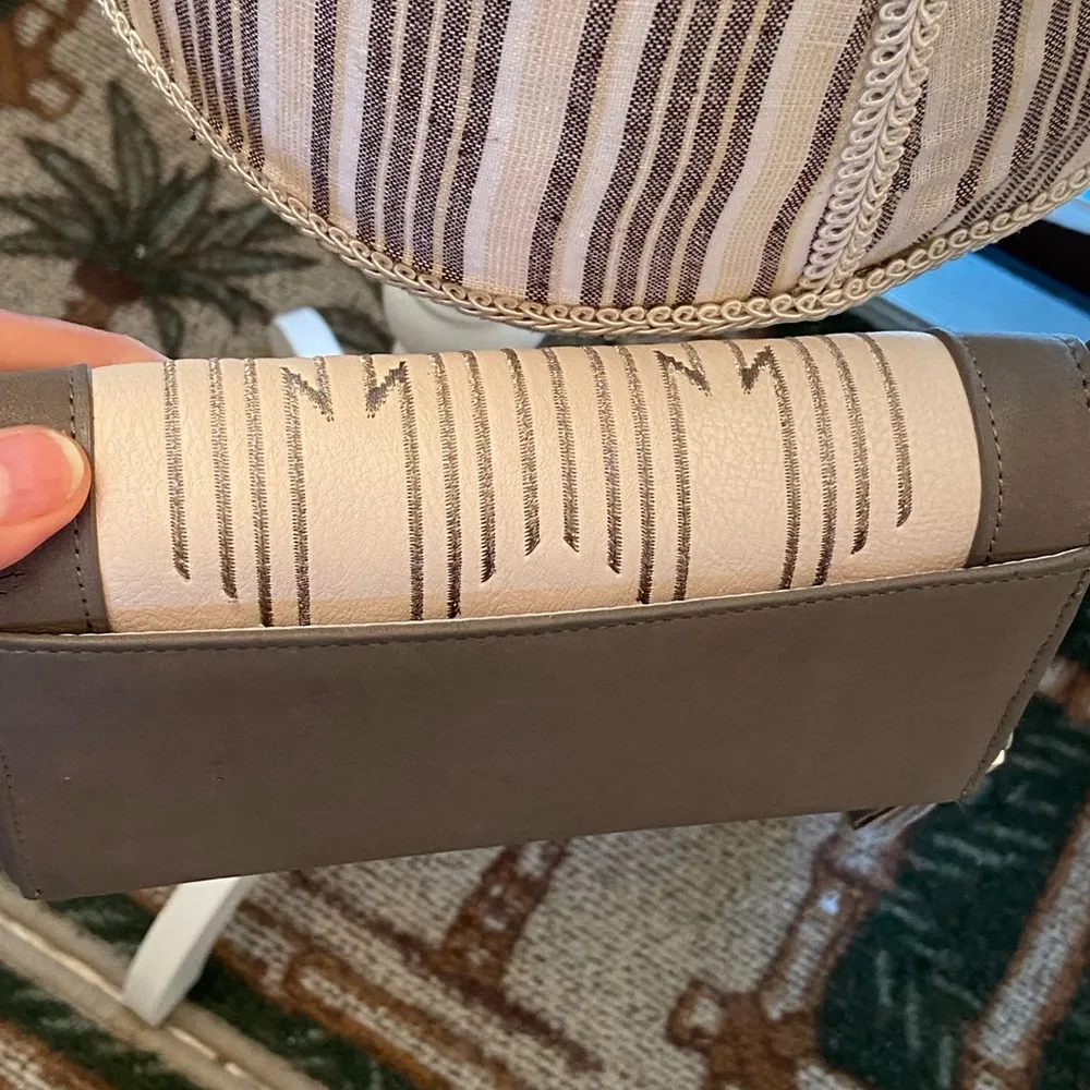 Taupe Crossbody Grey Wallet - Image 5