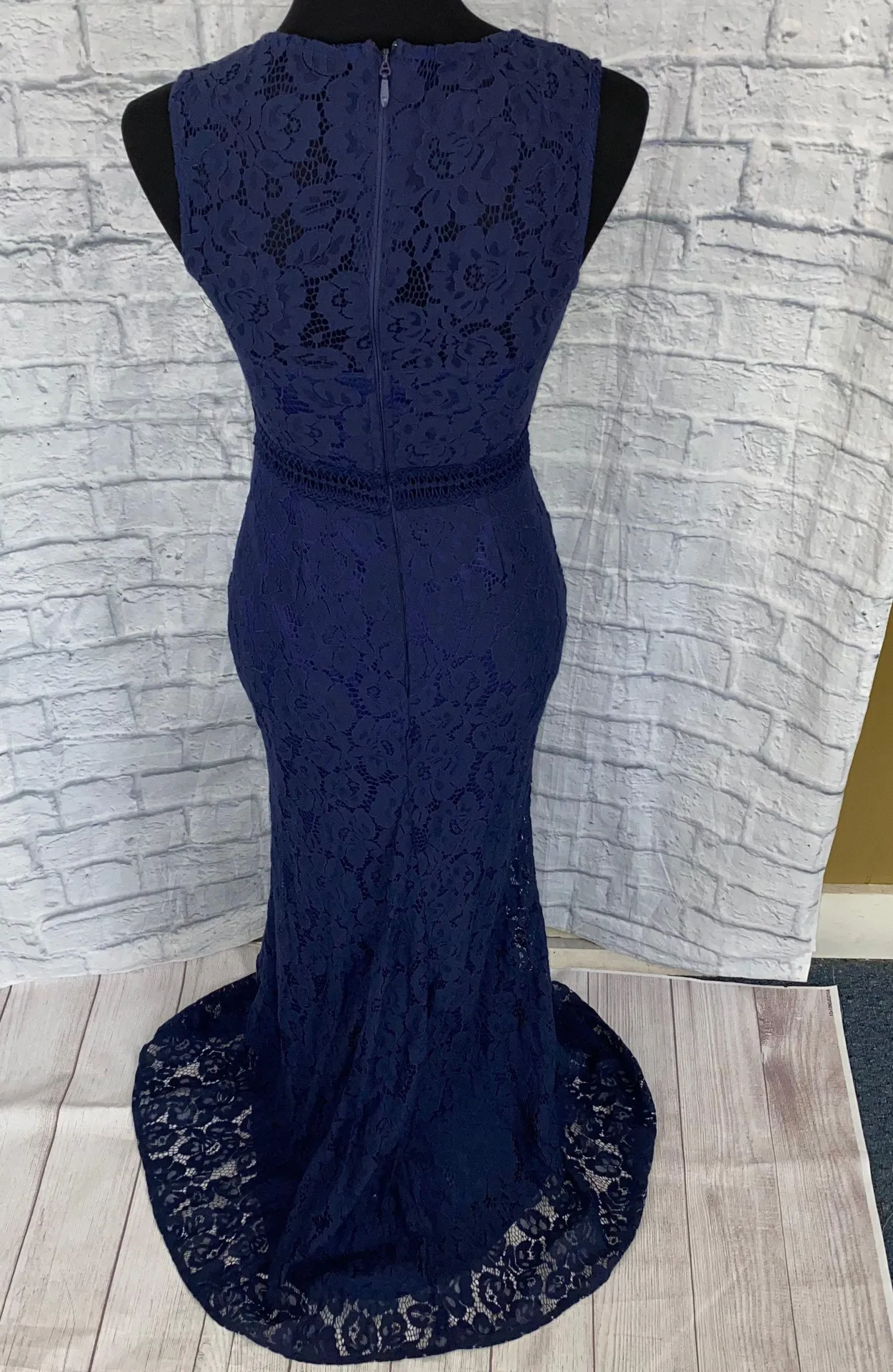 trumpet floor length gown fully lined with lace overlay sz S - Image 15