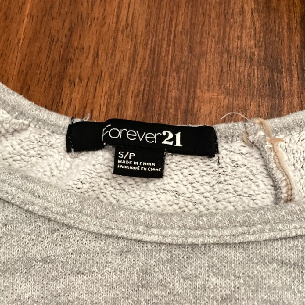 Forever 21 Basic Comfy Grey Crewneck Sweater Loungewear Athleisure Small EUC - Image 2