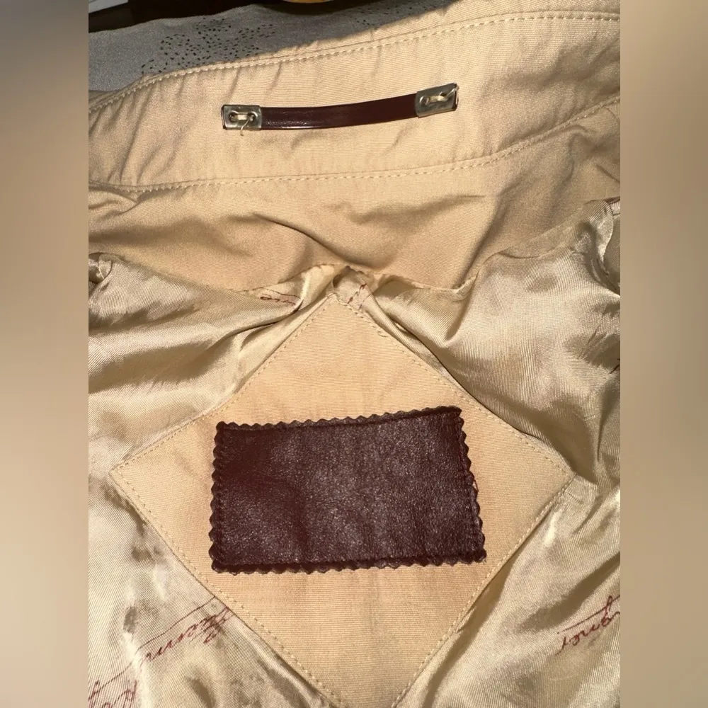Vintage Etienne Aigner Classic beige  Trench coat with leather buttons Size 10 - Image 12