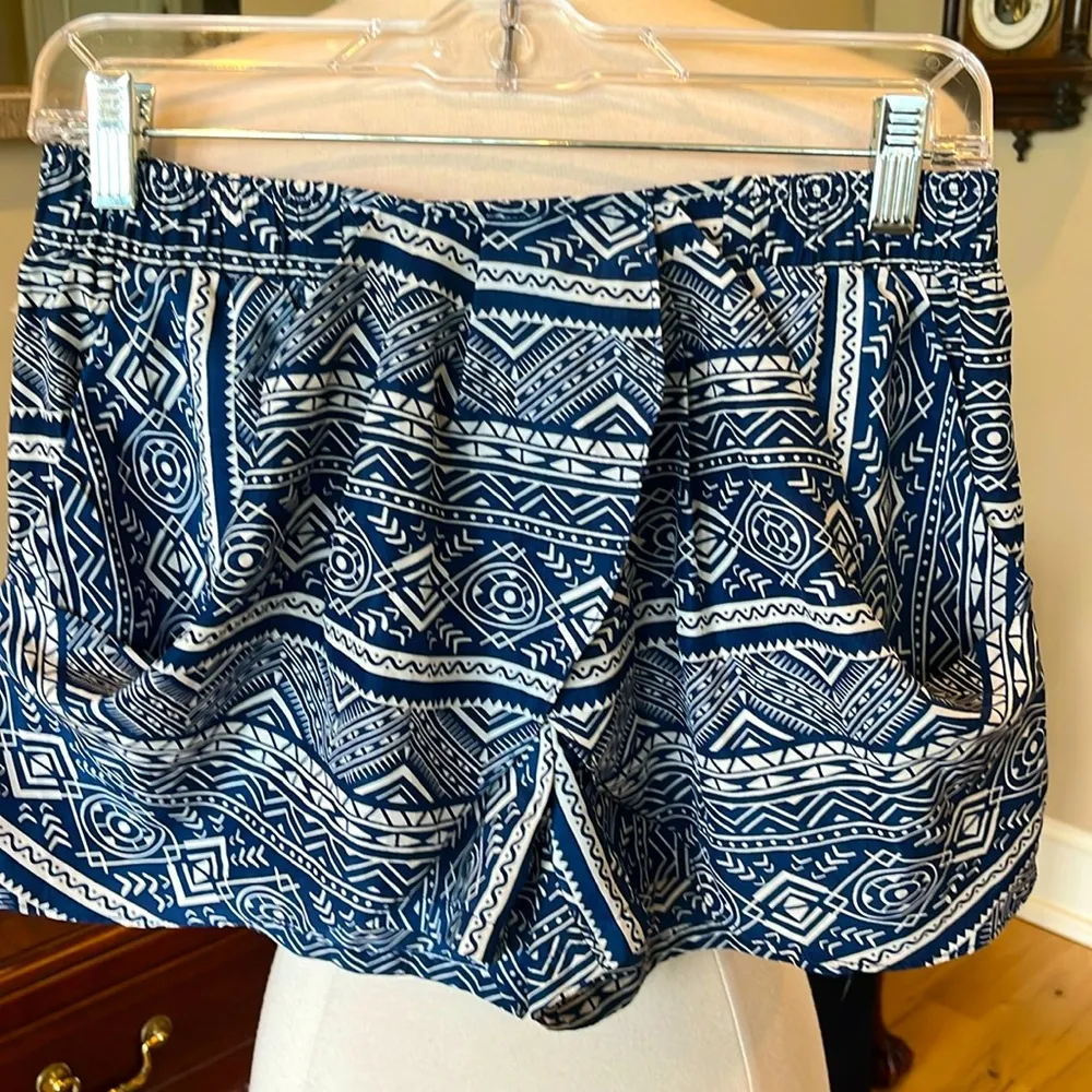 Umgee Shorts Navy Blue White Print Wrap Silky Womens Medium - Image 4