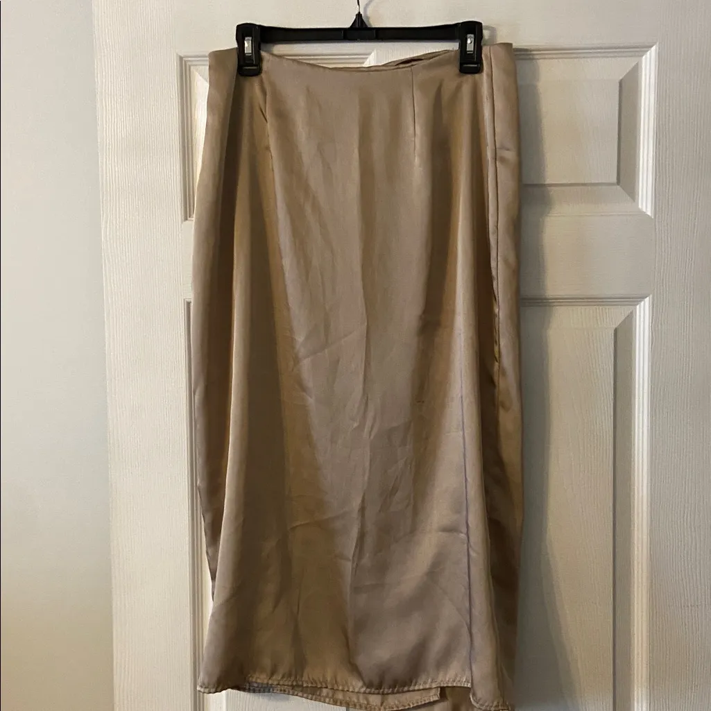Zara Elegant Maxi  Beige Pencil Skirt length 33” waist 32” zipper side - Image 3