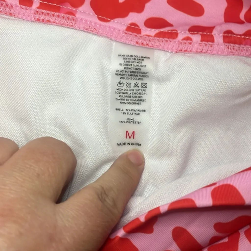 Dokotoo kiss high waisted swim bottoms size Medium hot pink kisses - Image 4