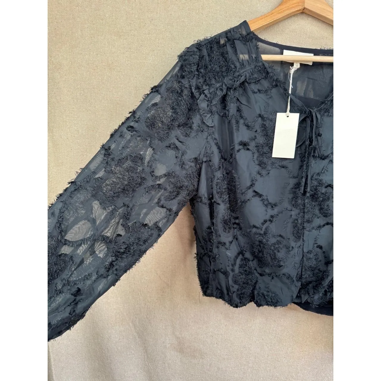 Melloday Black Textured V-Neck Tie Blouse Size L Long Sleeve Ruffle Shirred Cuff - Image 4