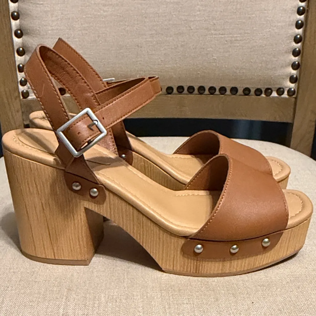 Universal Threads Universal Thread Tan Platform Sandals, Size 8.5 - Image 3