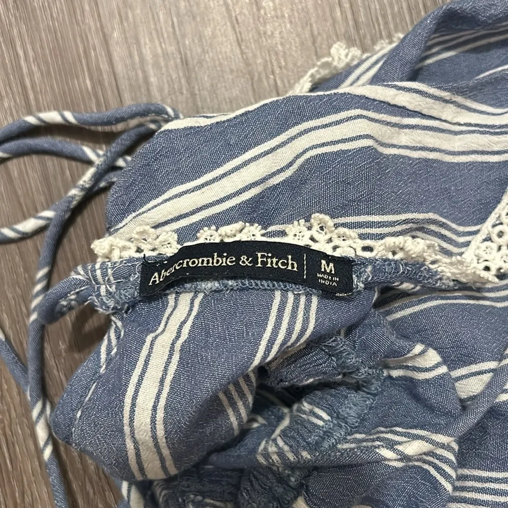 Abercrombie and Fitch Blue Striped Lace Strappy Romper Size Medium Boho - Image 3