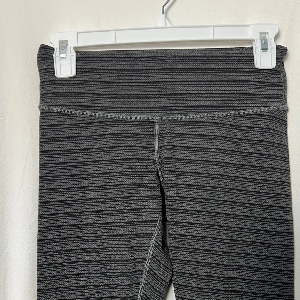 Lululemon Wunder Under Crop II-Textured Stripe Slate Deep Coal Size 4 - Image 4