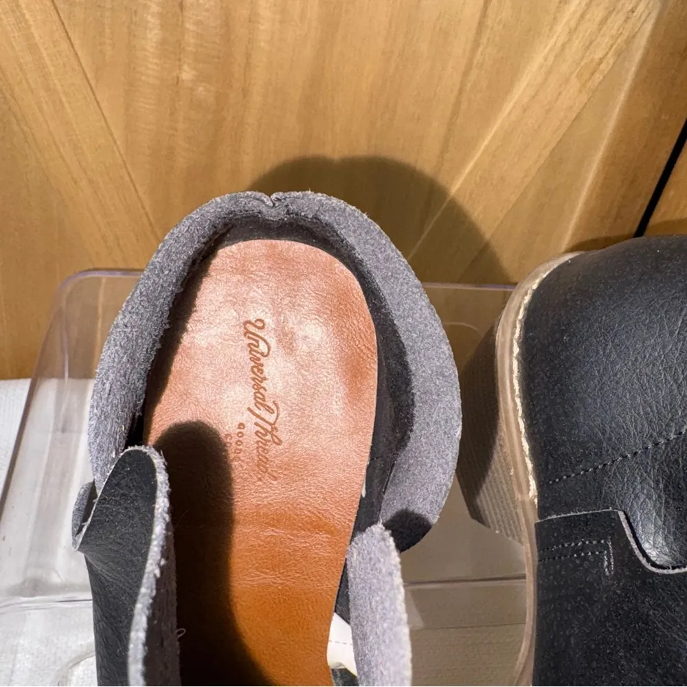 Universal Thread Black Ankle Booties with V-Cut Design Size 7 - Image 6