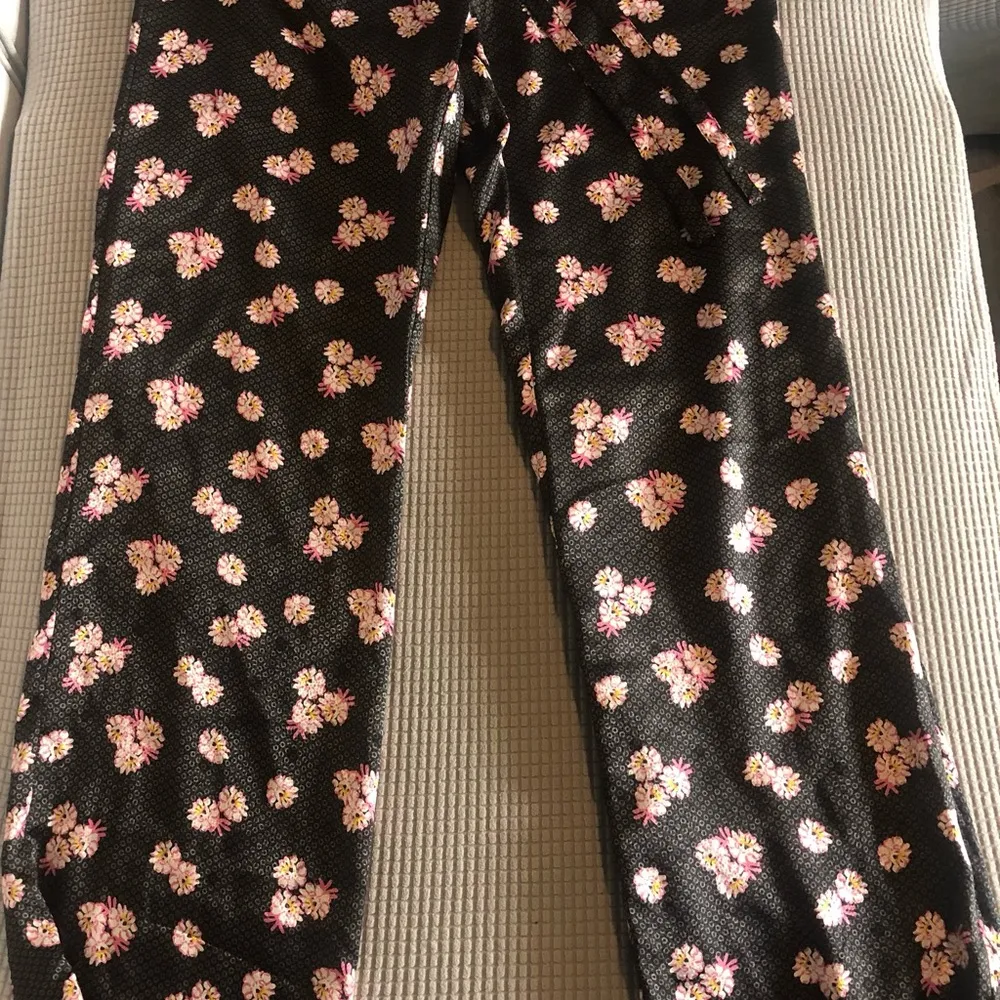 - Old Navy Sleepwear bottoms(black with pink flower print) and top(white) - Image 7