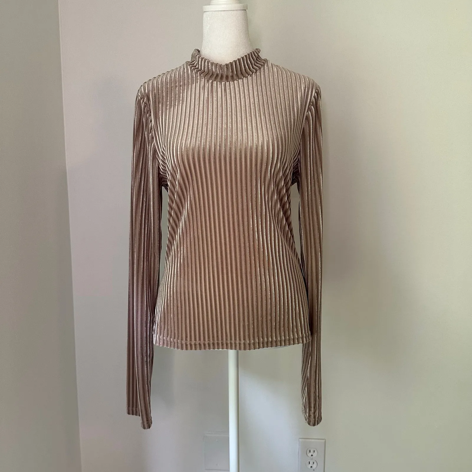 Lulu's lilac purple velvet striped long sleeve mock neck top size L - Image 2
