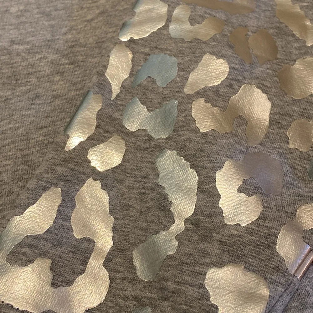 NWT DKNY SWEATSHIRT Women Grey Animal Print Fleece Silver Dots Size Medium Gray - Image 2