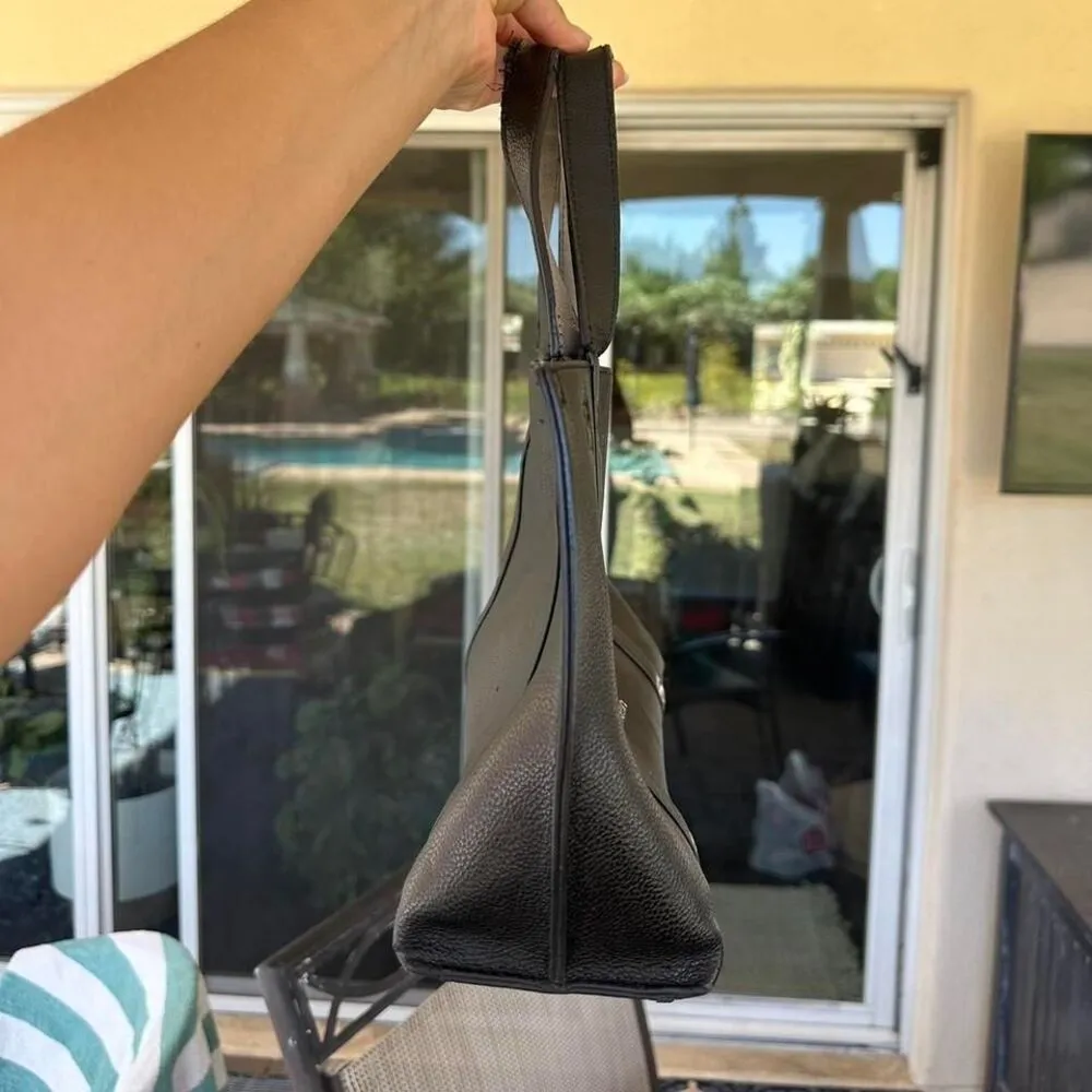 Leather Calvin Klein Shoulder Bag with Grommets and Magnetic Closure - Image 4