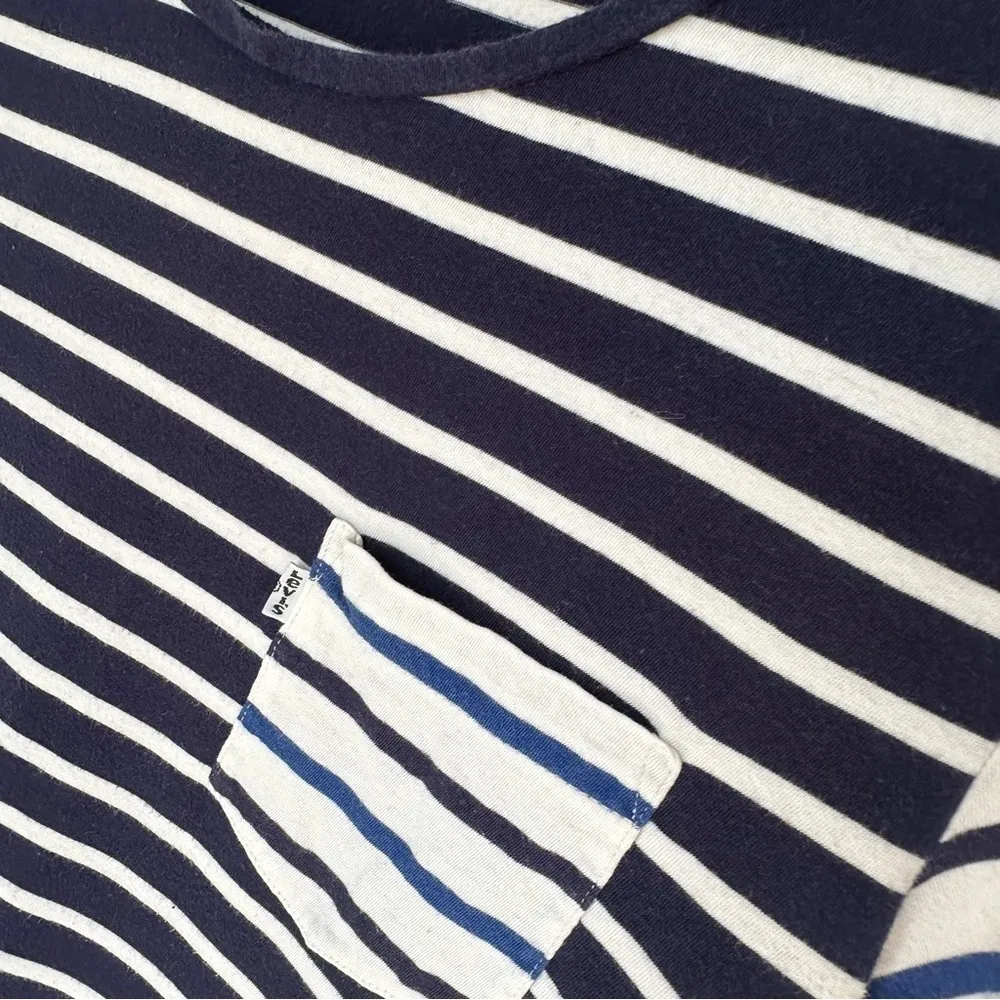 Levi’s women’s nautical stripped T-shirt size small - Image 7
