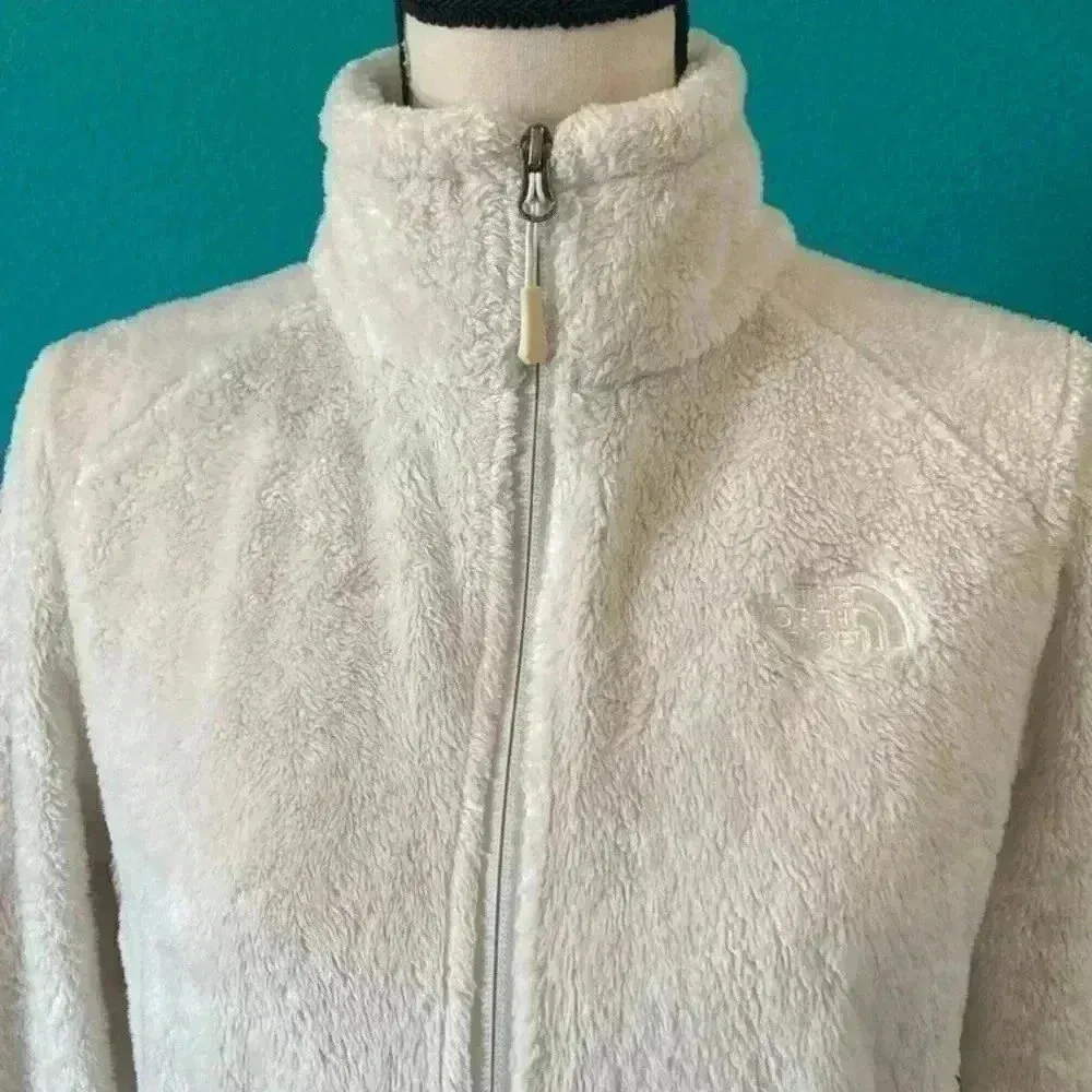 The north face white fuzzy osito jacket in size medium - Image 5
