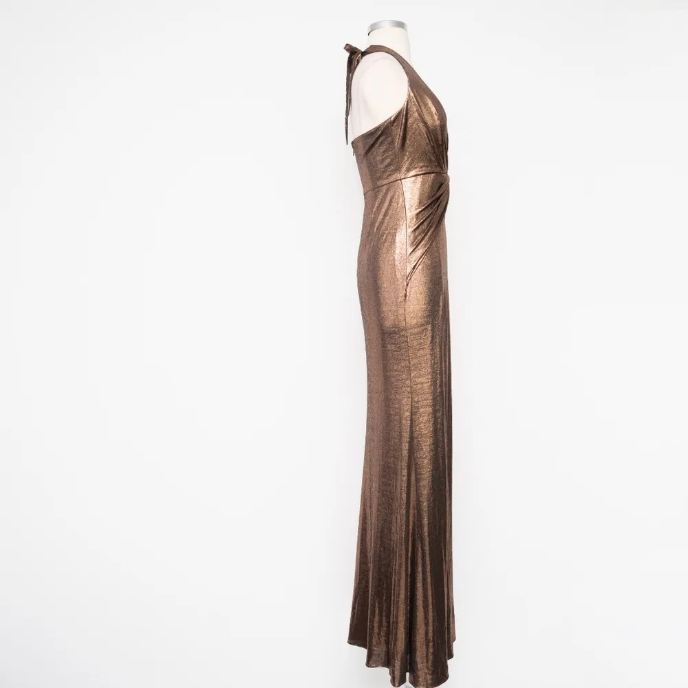 Dress The Population. New! Metallic Long Sleeveless V-neck Criss Evening Gown. - Image 3