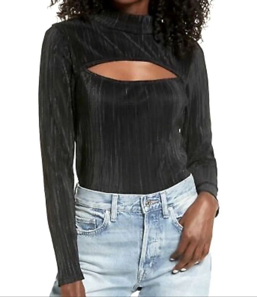 Leith pleated Cutout Front Mock Neck blouse - Image 2
