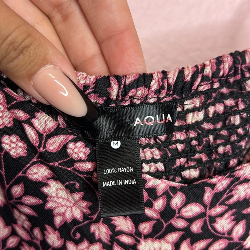 NWT Aqua Chic Floral Print Spaghetti Strap Crop Top. Size M - Image 3