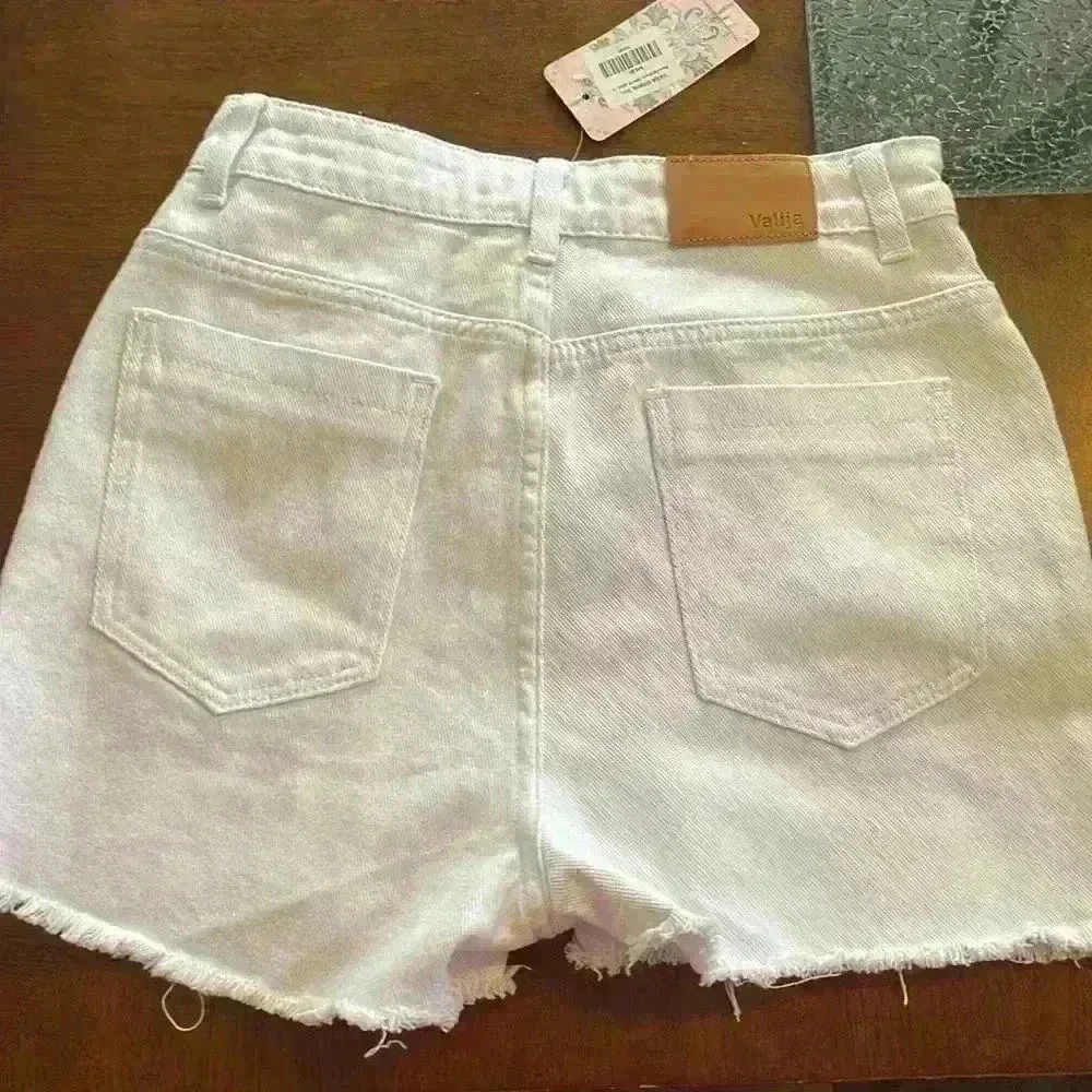 NWT VALIJA Basquiat white denim shorts Size 4 - Image 4