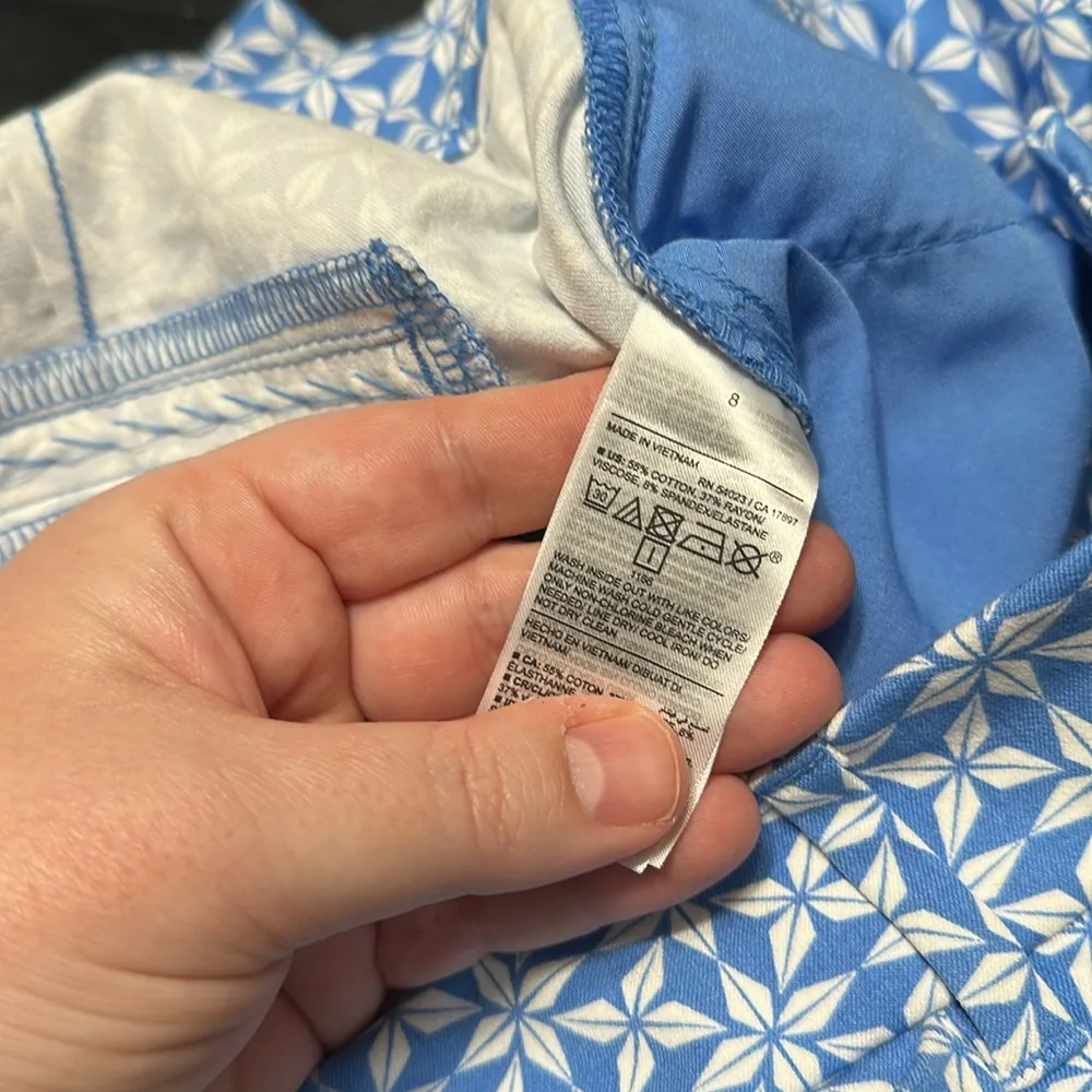 Old Navy Blue and White Geometric Pattern High Rise Pixie Shorts - Image 4